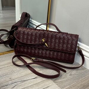 Elegant Woven Leather Clutch - Burgundy